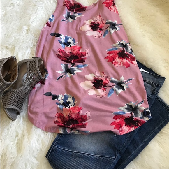 ❤️ 1 LEFT!! Floral front, striped back top - Picture 3 of 8